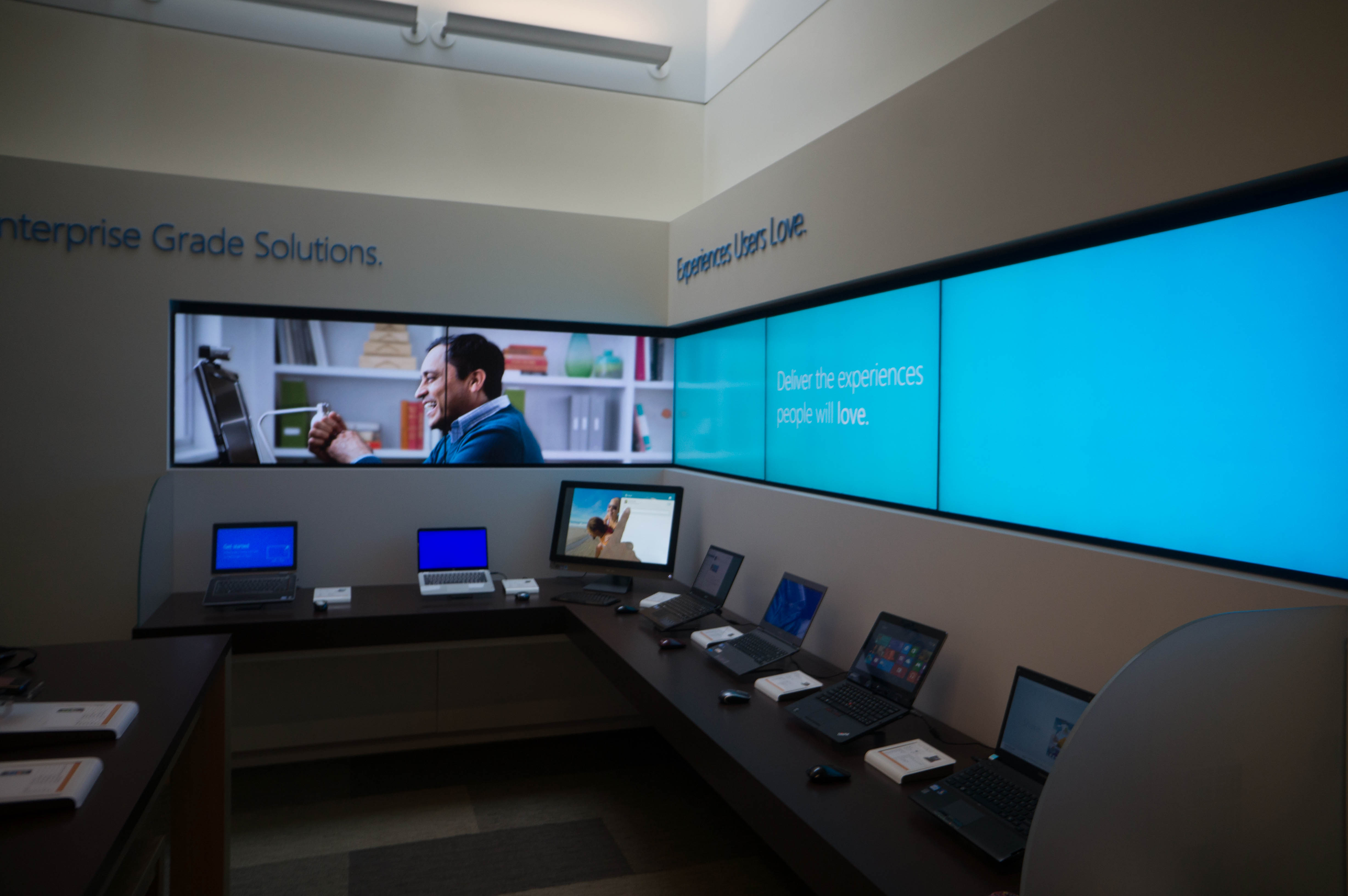 Microsoft Executive Briefing Center - Device Bar Animations